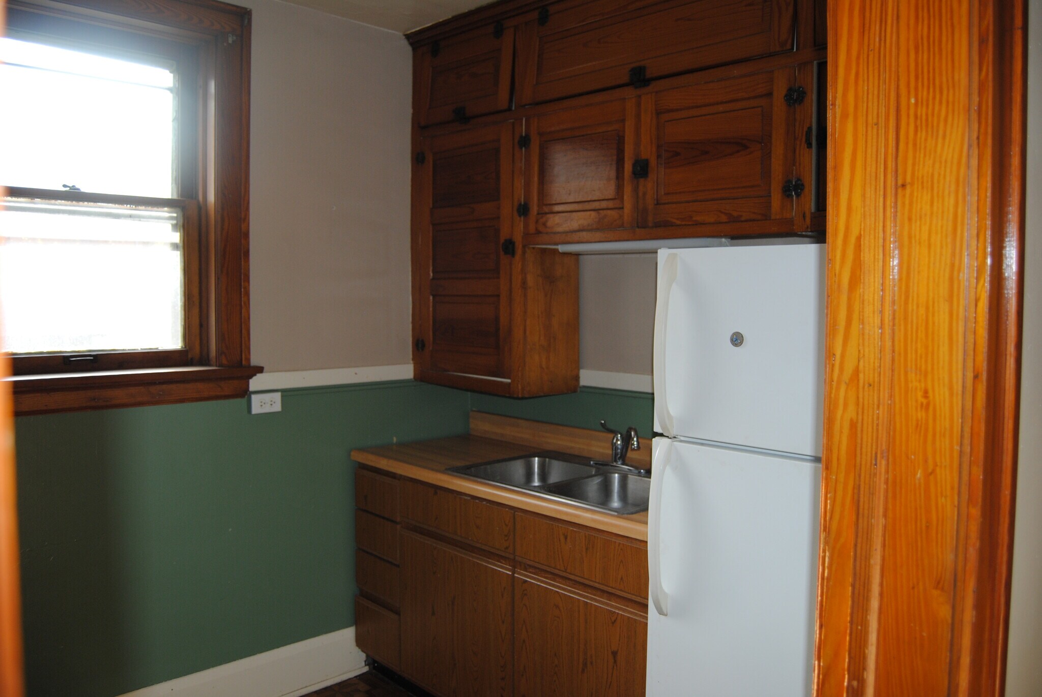 Kitchen - 414 Floyd St