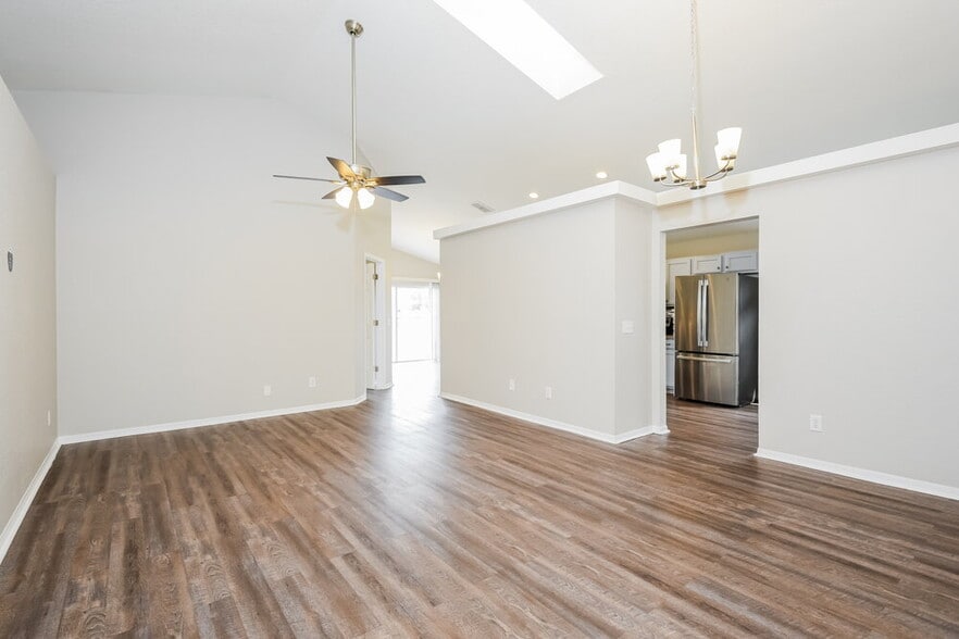 Building Photo - 1035 Pine St