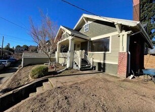Building Photo - 2-Bedroom Home in the Hawthorne Area!