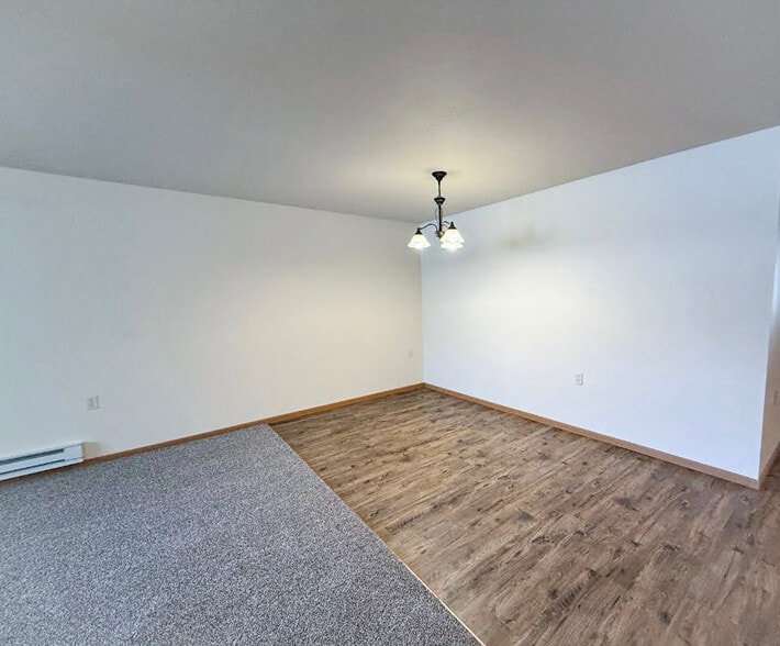 Building Photo - 5908 Delikowski St