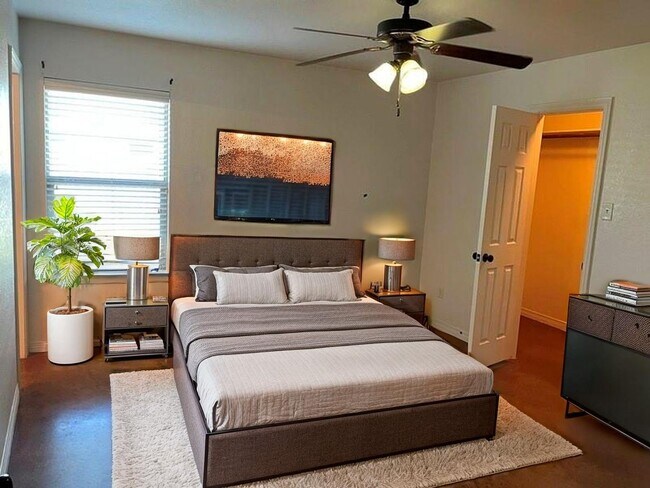 Building Photo - 504 Karey Dr