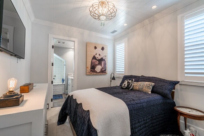 Building Photo - California Coastal Awaits: Luxurious Custom 3-Bedroom Home with Marble Touches on Balboa Island