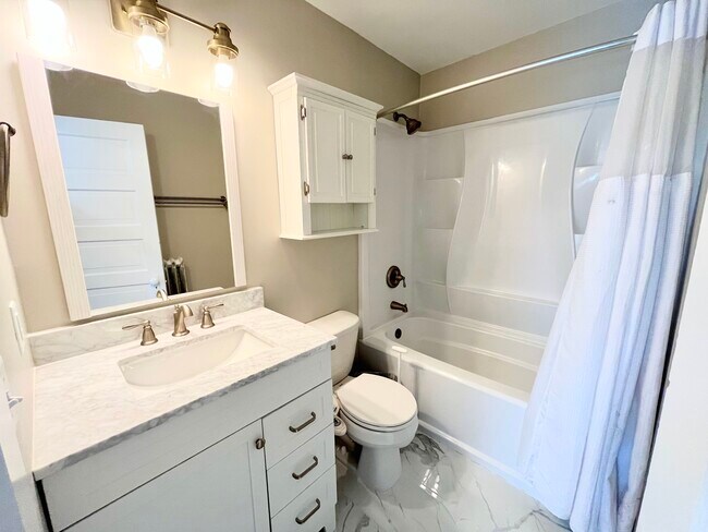 Building Photo - 602 Howard Ave