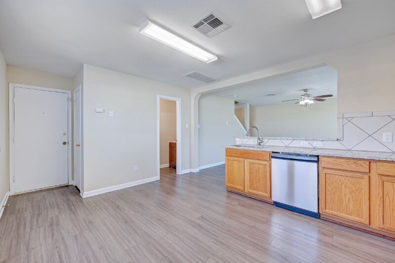 Building Photo - 1005 Easy Cove