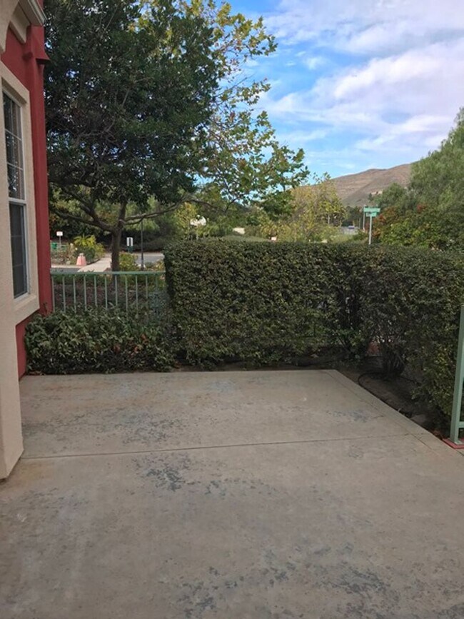 Building Photo - Groups Welcome! Nice Quiet Community One mile to downtown SLO