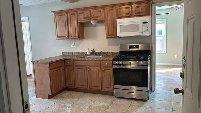 Building Photo - 12010 Paul Ave