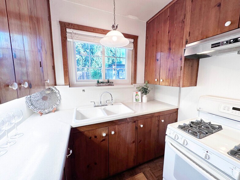 Building Photo - 7445 Orion Ave