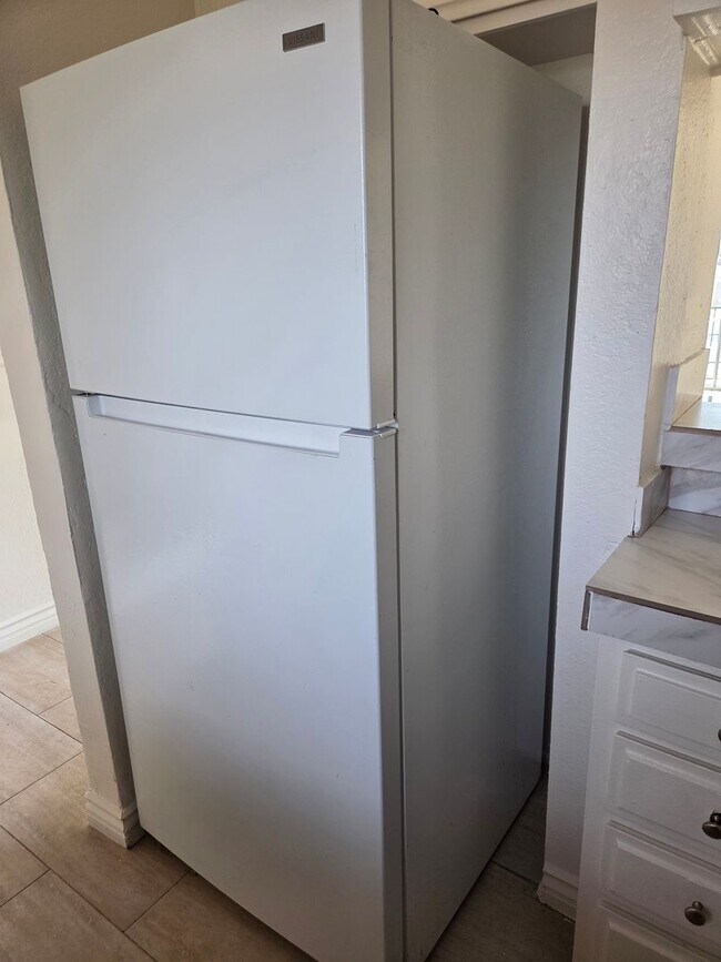 Building Photo - 16046 Wyandotte St