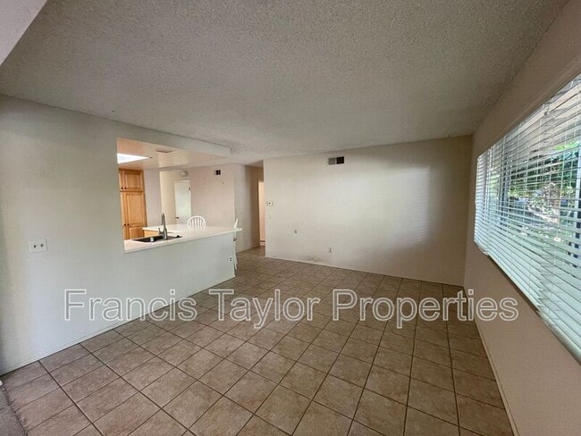 Building Photo - 1762 David Dr