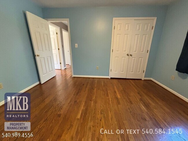 Building Photo - 5175 Lakeland Dr