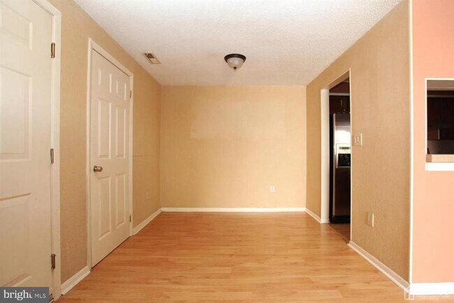 Building Photo - 818 Ravens Crest Dr