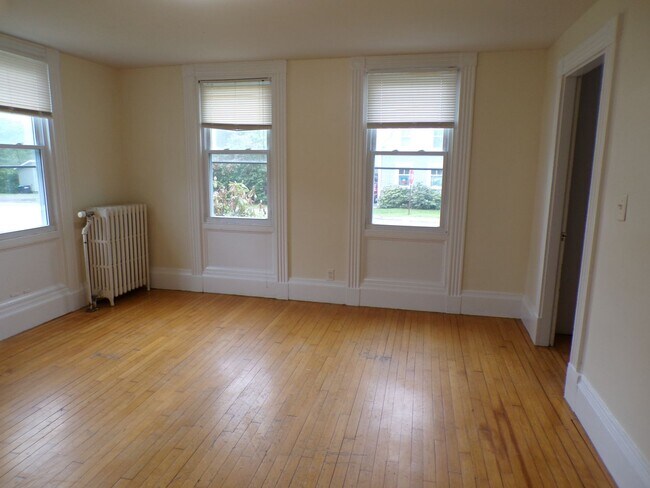 Building Photo - 86/88 North Main Ave, Orono ME