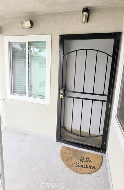 Building Photo - 10527 Western Ave