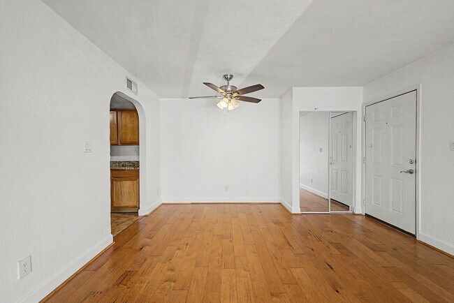 Building Photo - 3825 E Camelback Rd