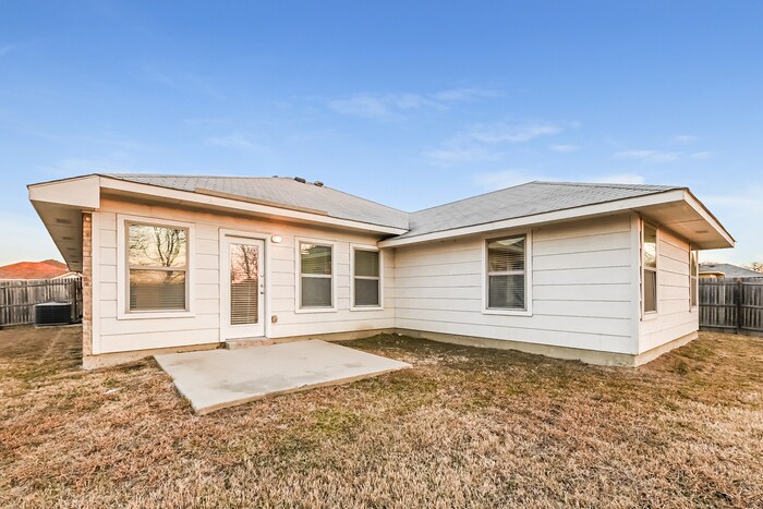 Building Photo - 936 Haley Dr