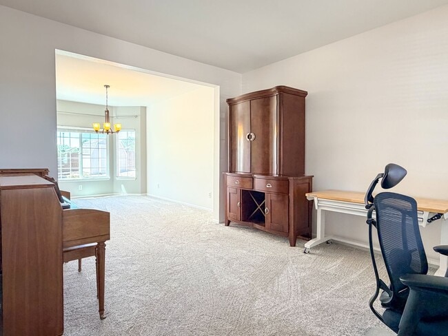 Building Photo - Beautiful, Spacious Home in Highlands Ranch