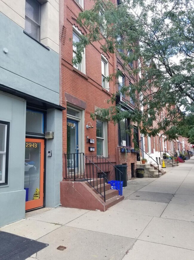 Building Photo - Bright and spacious three bedroom unit in a great location in Brewerytown