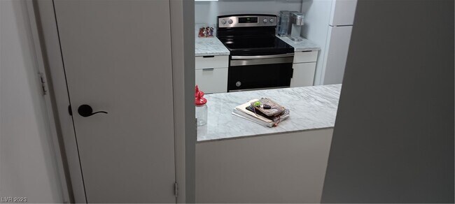 Building Photo - 5045 Spencer St