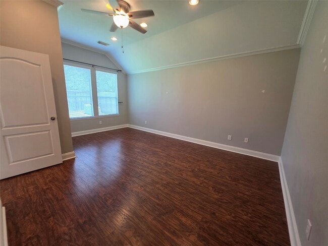 Building Photo - 395 Livingstone Ln