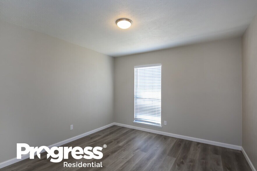 Building Photo - 1514 Chablis St