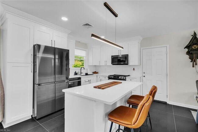 Building Photo - 13 Wendfield Cir