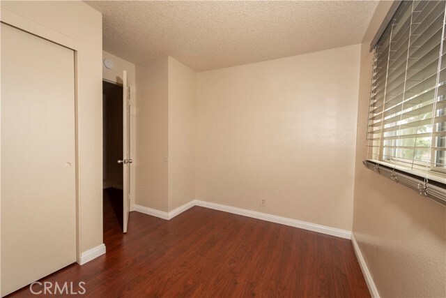 Building Photo - 1439 N Elderberry Ave