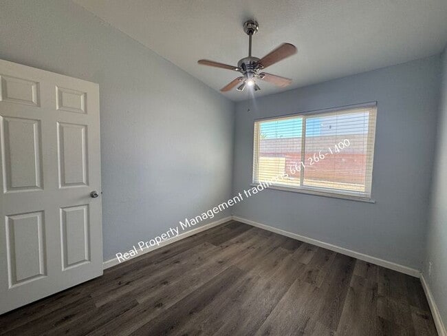 Building Photo - 2 plus 1 duplex -