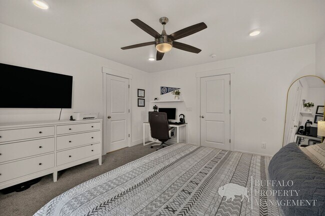 Building Photo - 1160 E Jaylee Dr