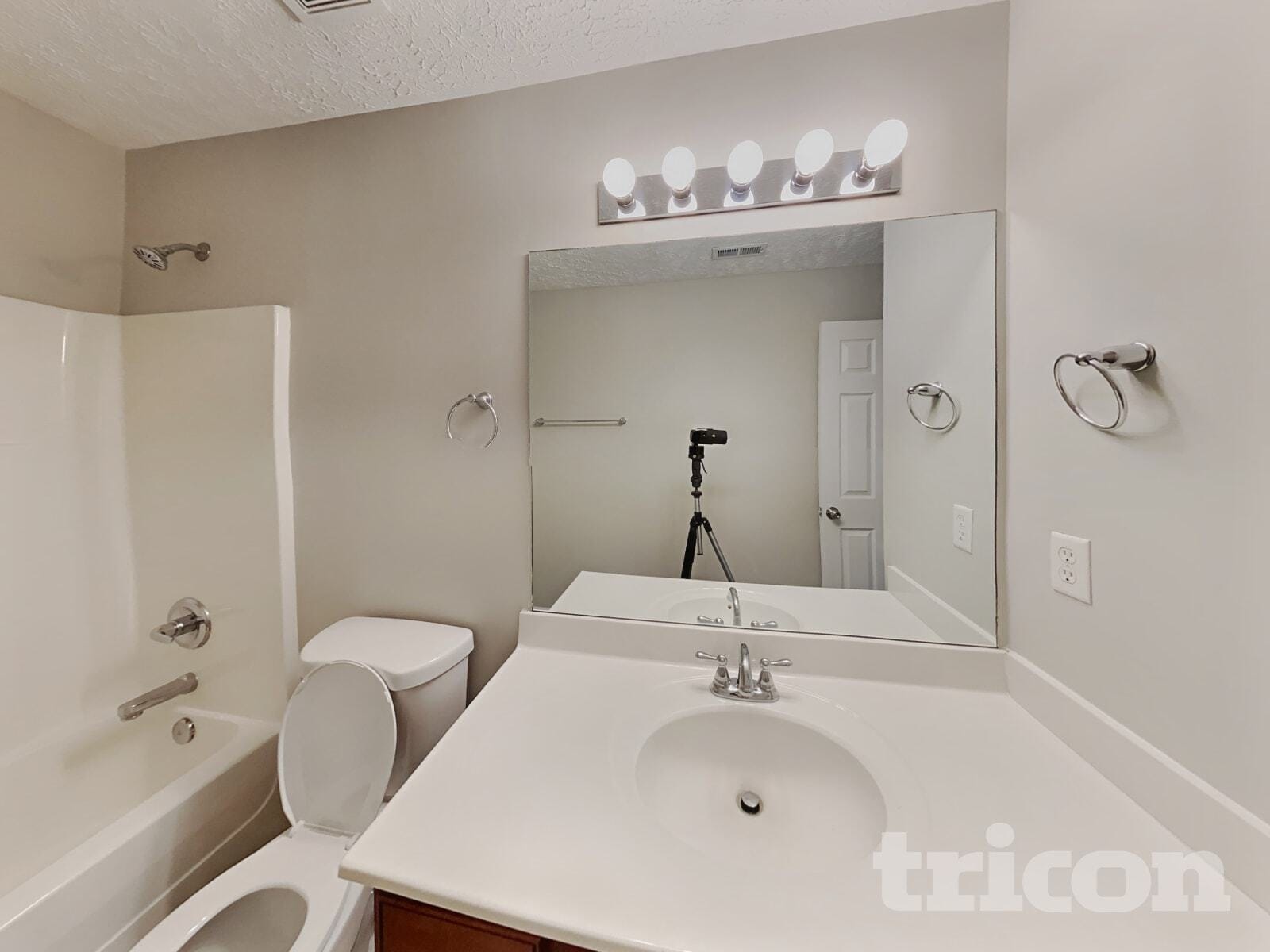 Building Photo - 140 Sundance Way