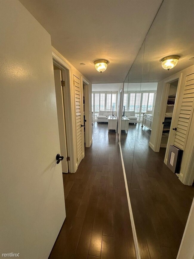 Building Photo - 3 br, 2.5 bath Condo - 525 S Flagler Dr Ap...