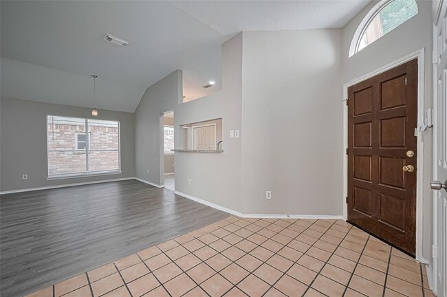 Building Photo - 2339 Loyanne Dr