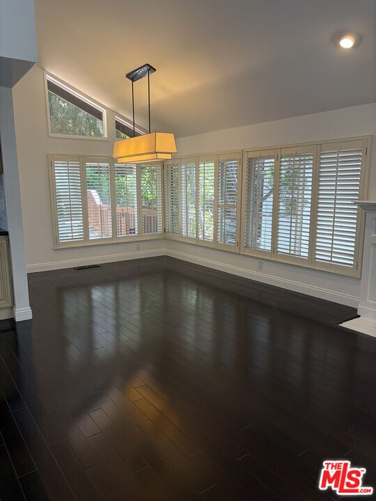 Building Photo - 2880 Woodwardia Dr