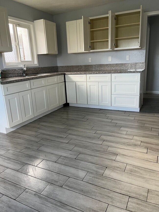 Building Photo - Sierra Way (1726 North)