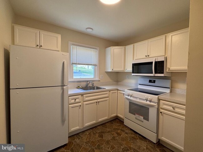 Building Photo - 1212 W King Rd