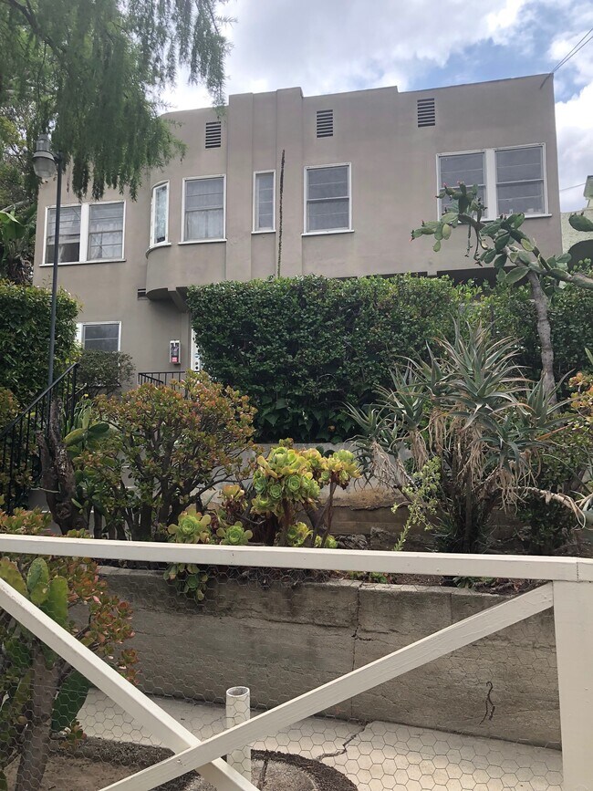 Building Photo - 870 N Occidental Blvd