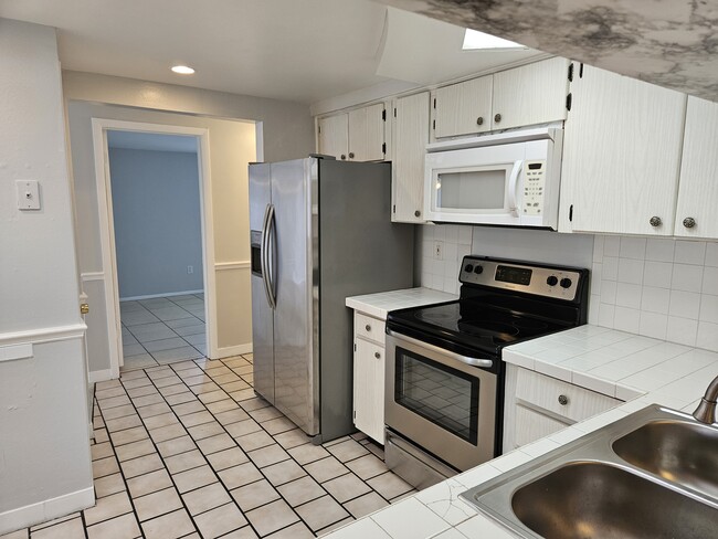 Building Photo - 3345 Trask Dr