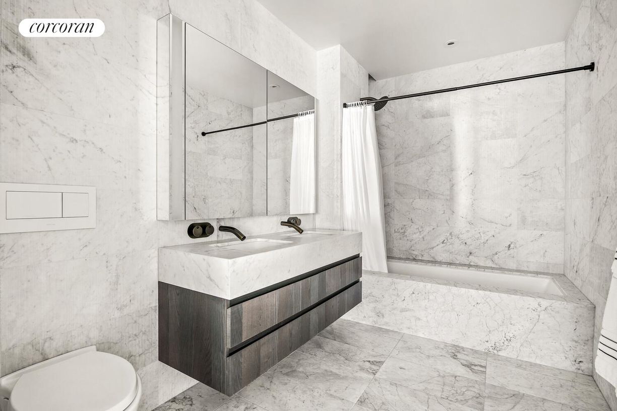 Building Photo - 130 William St