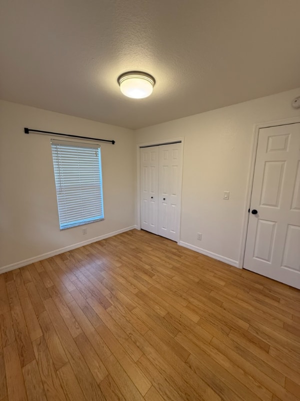 Building Photo - 2370 Lakeview Dr