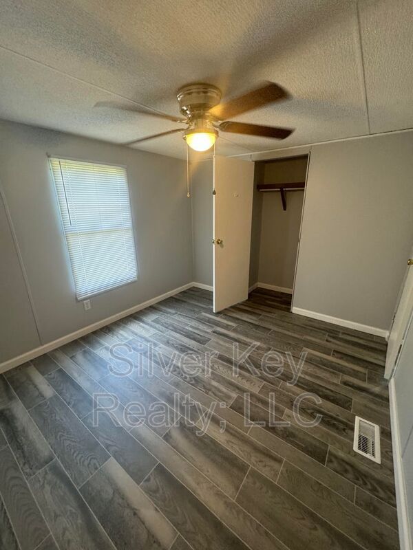 Building Photo - 115 Barnett St