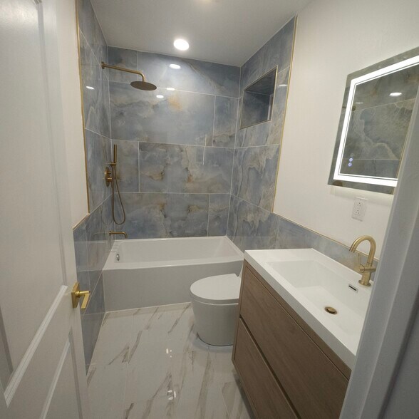 Building Photo - 214 Hermitage St