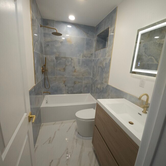 Building Photo - 214 Hermitage St