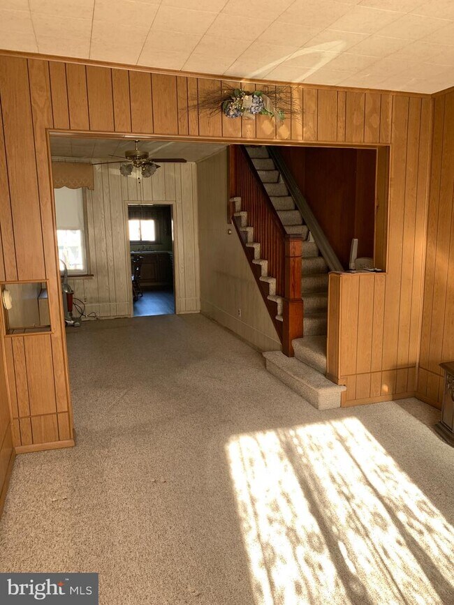 Building Photo - 504 Sunbury St