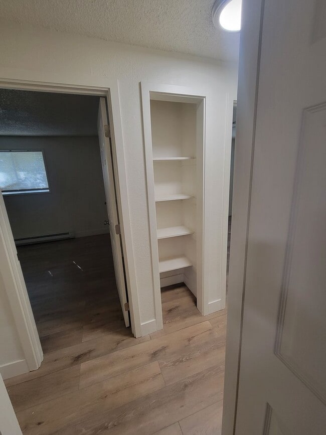 Building Photo - 3 bed/2 bath