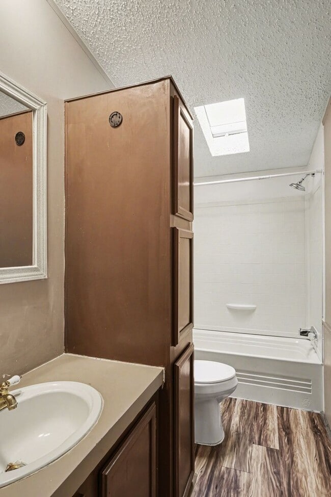 Building Photo - Available Now! Davison Schools!