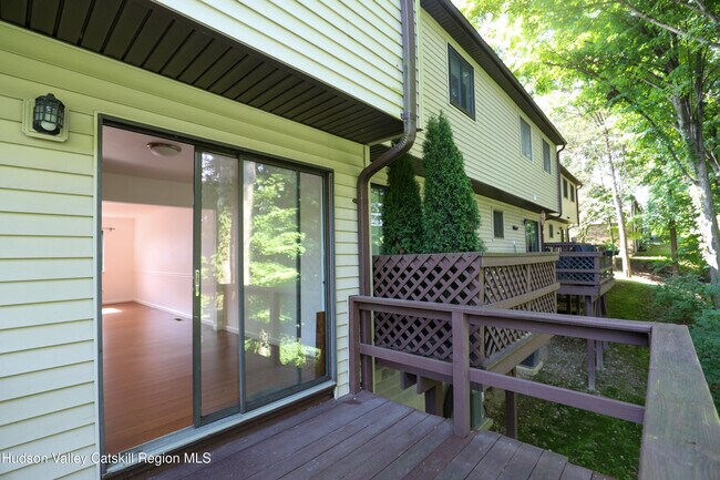 Building Photo - 259 Village Ct