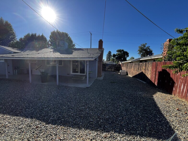 Building Photo - 2333 Zinfandel Dr