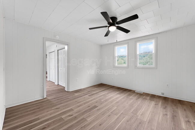 Building Photo - 2311 Henderson Ave