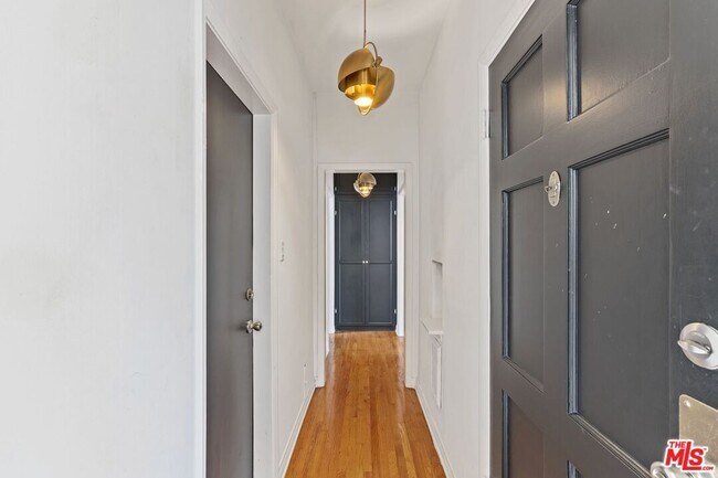 Building Photo - 117 1/2 N Harper Ave