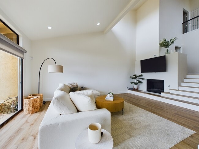 Building Photo - 2543 Caminito Muirfield