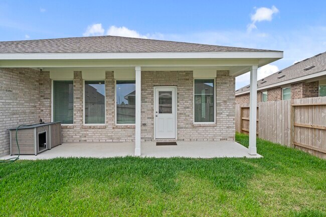 Building Photo - 807 Heaven Dr
